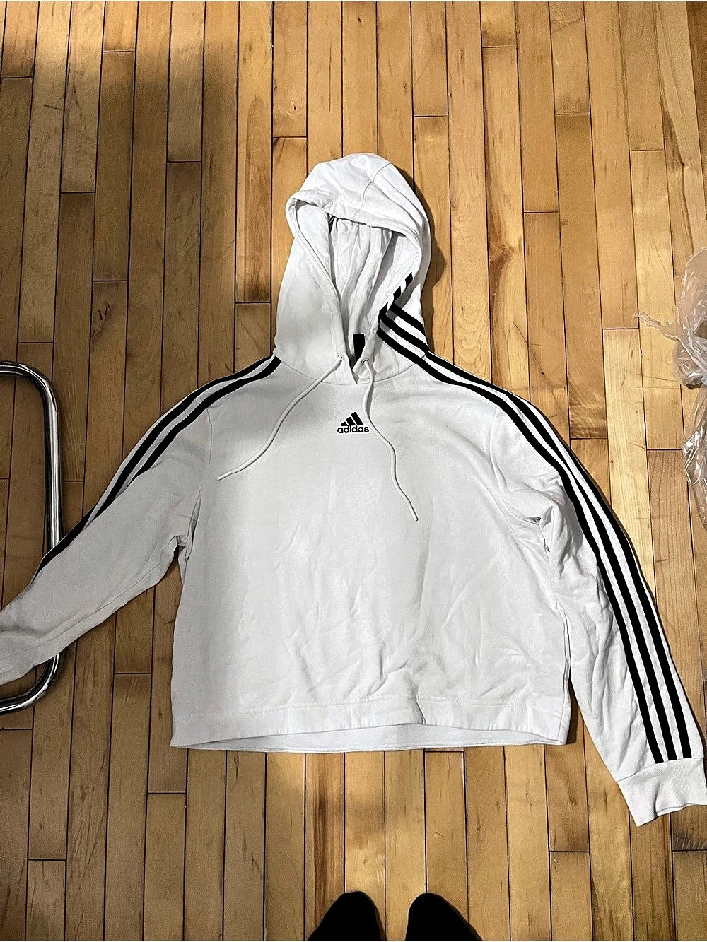 Adidas Essentials women’s crop - White & Black